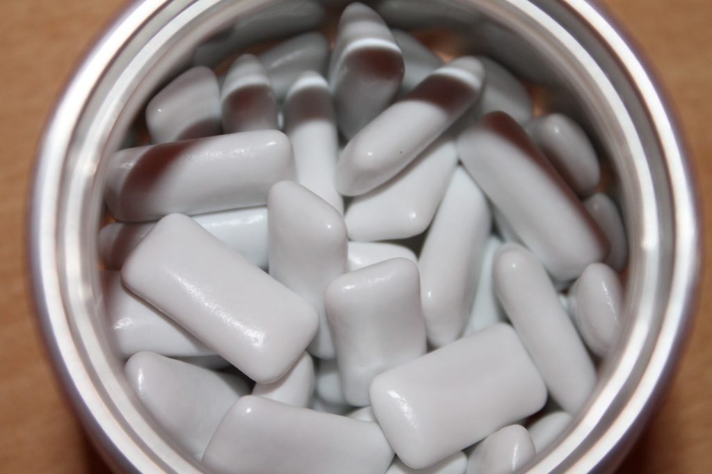 Chewing gum in a container.